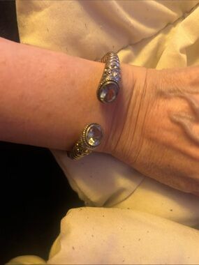 Bali style silver hinged bracelet with light purple stones